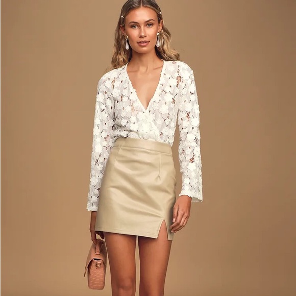 Lulu’s NWT Floral Bodysuit - Picture 4 of 6